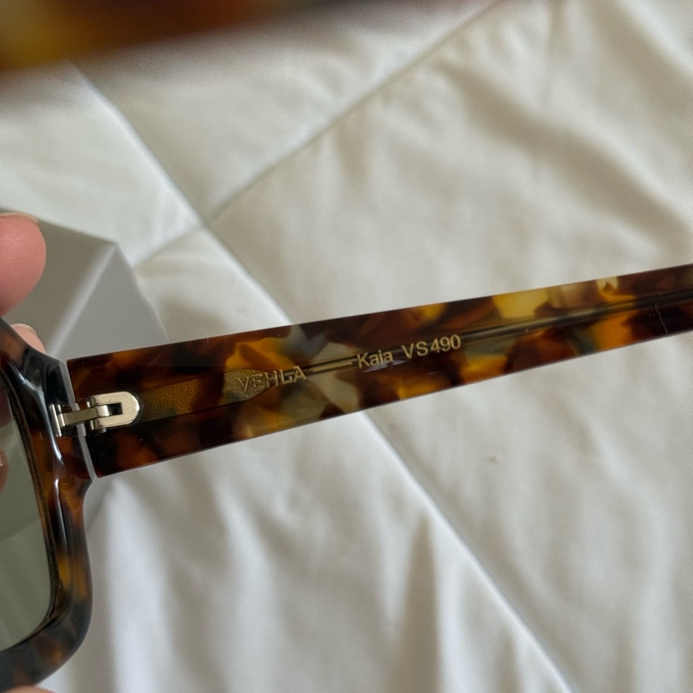 VEHLA Tortoiseshell Rectangular Sunglasses with G… - image 2